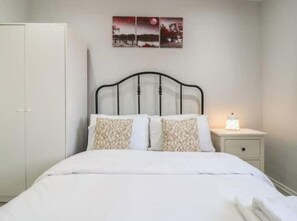 5 slaapkamers, een strijkplank/strijkijzer, wifi, beddengoed
