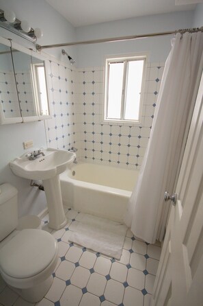 Handtücher, Seife, Toilettenpapier