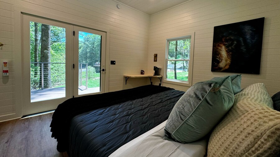 Mirror Cabin - Reflections