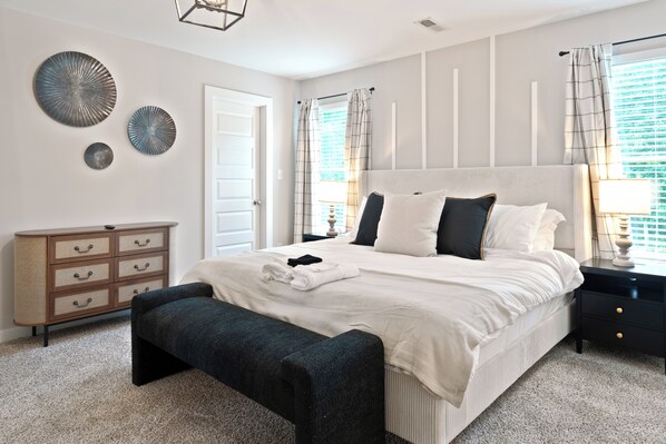 4 bedrooms, iron/ironing board, WiFi, bed sheets - 4 Bedroom Modern Farmhouse in New Market (New Market)