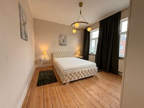 2 habitaciones, tabla de planchar con plancha, wifi y ropa de cama 