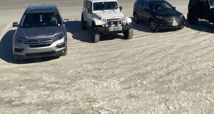 Charming 2-bedroom house with AC in New Smyrna Beach