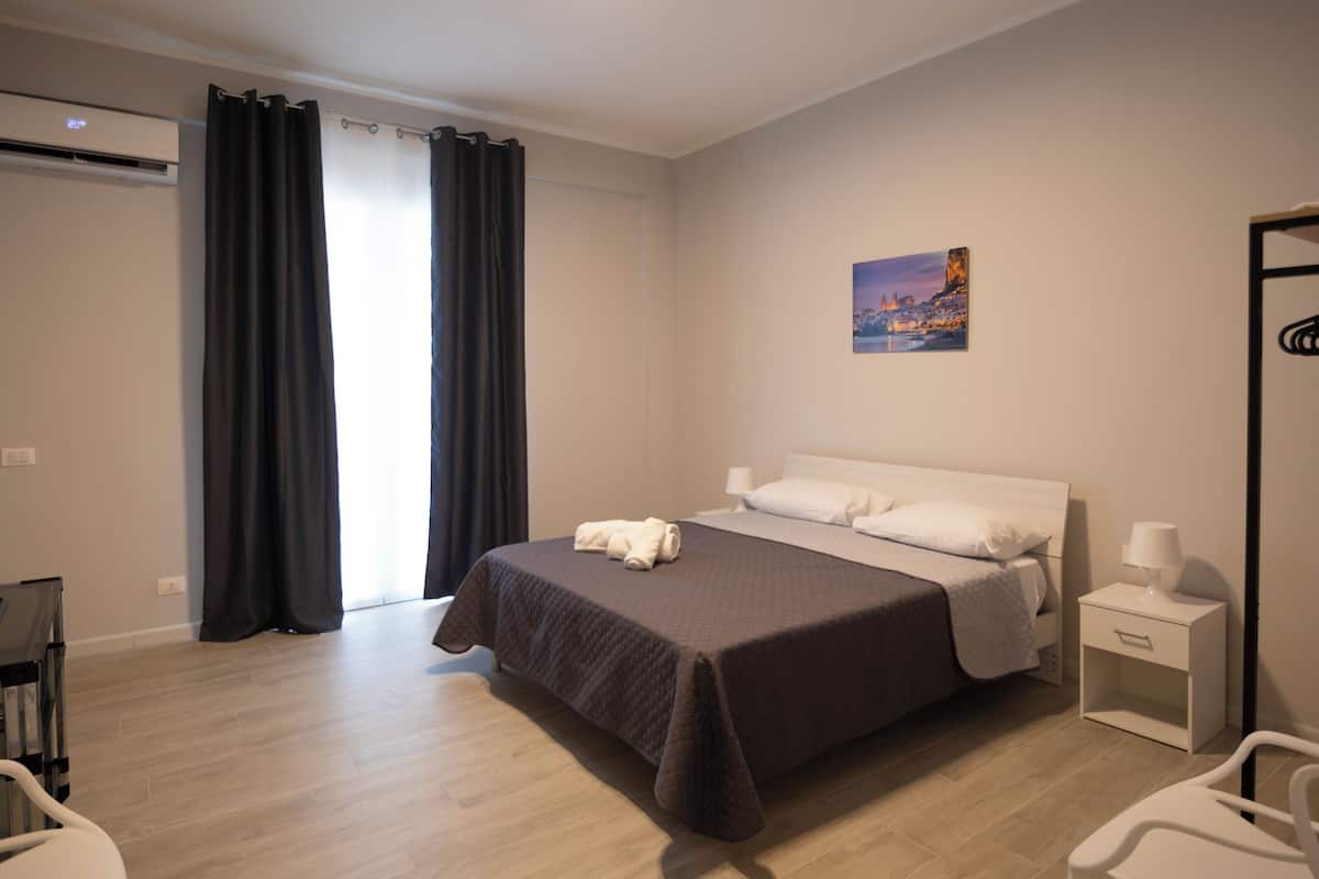 Habitación triple, balcón, vista al mar | Wifi gratis