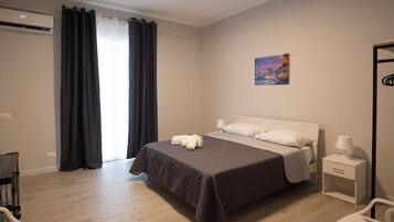 Quarto triplo, sacada, vista para o mar | Wi-Fi de cortesia