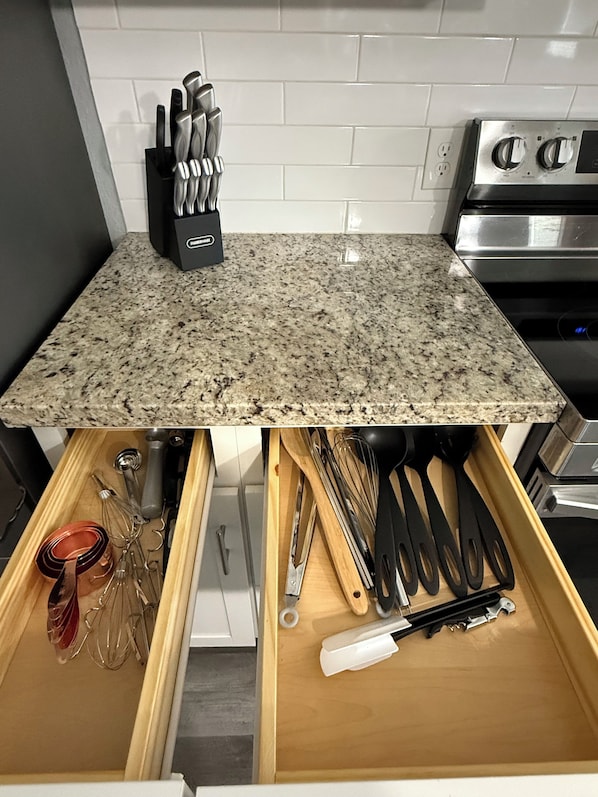 電子レンジ、オーブン、コンロ、食器洗い機