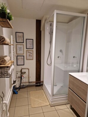 Dutxa, tovalloles, sabó i xampú