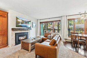 Smart-TV, Kamin, Tischfußball