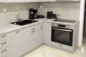 Réfrigérateur, four, plaque de cuisson, lave-vaisselle