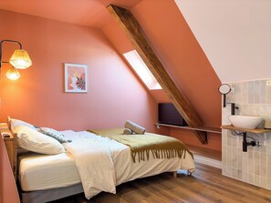 1 habitación, tabla de planchar con plancha, wifi y ropa de cama 