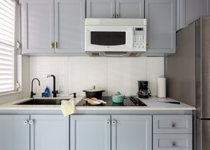 Private kitchen - Ismael Rivera Villa 1 Ocean Park 4bd-2b (San Juan)