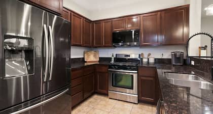 Modern 3BR/3BA Folsom Retreat