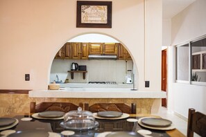 Four à micro-ondes, surface de cuisson