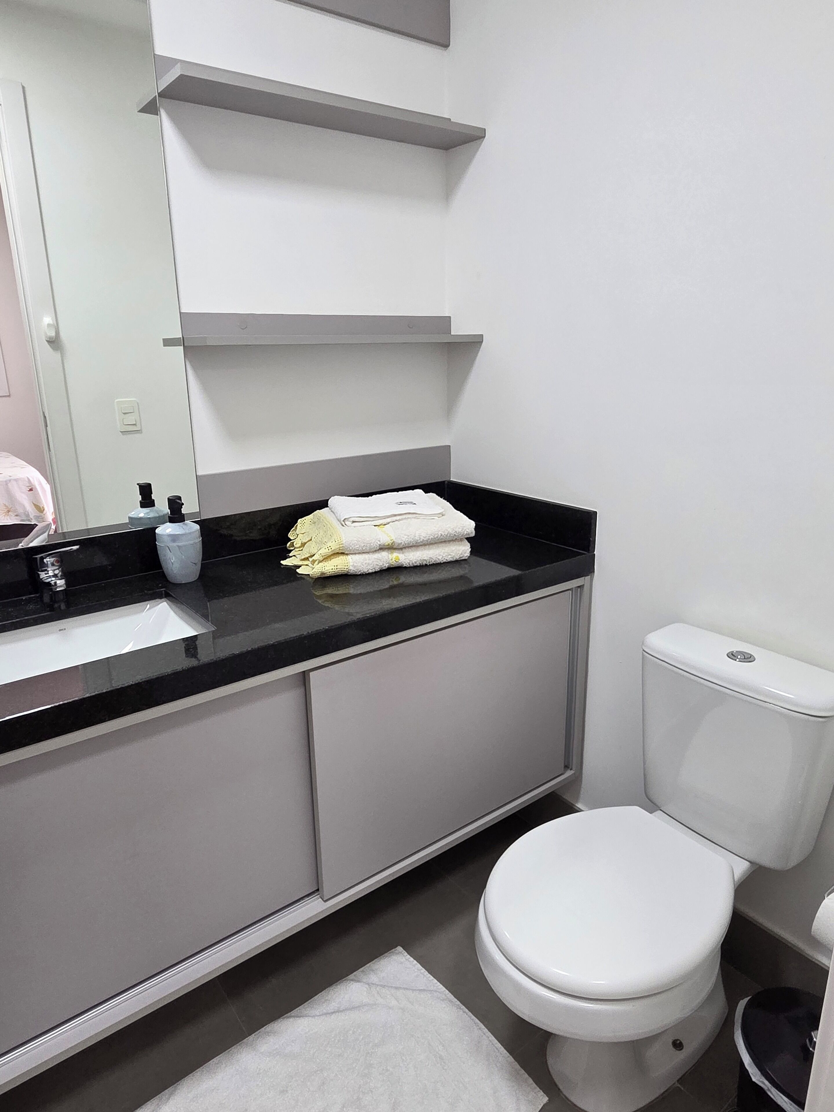 Toallas y papel de baño 