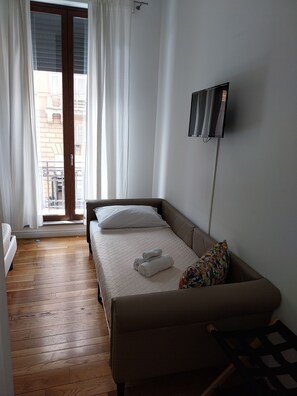 2 quartos, ferros/tábuas de passar roupa, Wi-Fi, roupa de cama