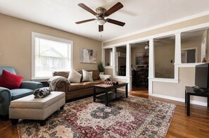 Smart TV - 2BR•2BA Mena Getaway  • 2 miles to Ward Lake Trails + Talimena Drive (Mena)