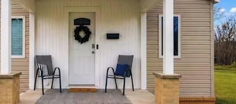 Charming 2BR 2BA Home in Town • 2 Mi to Ward Lake Trails & Talimena Drive