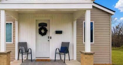 Charming 2BR 2BA Home in Town • 2 Mi to Ward Lake Trails & Talimena Drive