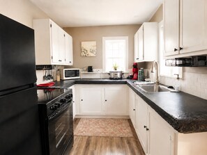 Coffee/tea maker, fridge, microwave, oven