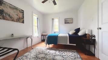 2 bedrooms, desk, free WiFi, bed sheets