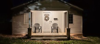 Talimena Drive Retreat in Town Stay• Wolf Pen Gap• Parks• Downtown Shops