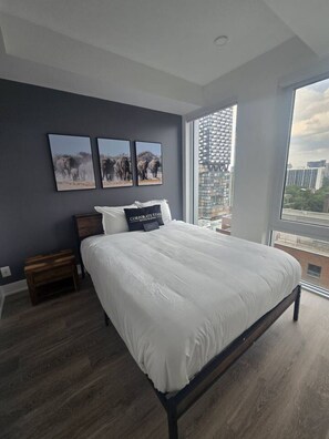 Room - High-End 1BR Apt with Stunning Views and Pool Access (Toronto)