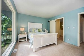 4 عدّة غرف نوم وواي فاي وملاءات أسرّة