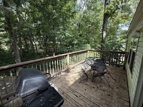 Fishing Cabin next to Kinkaid Lake