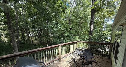 Fishing Cabin next to Kinkaid Lake