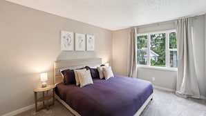 Unclassified image, 3 of 19, button - Southwest Duplex W/Outdoor Space (Des Moines)