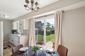 Dining - Southwest Duplex W/Outdoor Space (Des Moines)