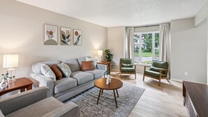 Unclassified image, 5 of 19, button - Southwest Duplex W/Outdoor Space (Des Moines)