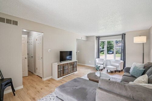 Bright & Modern 3BR Duplex | Fenced Yard + Parking