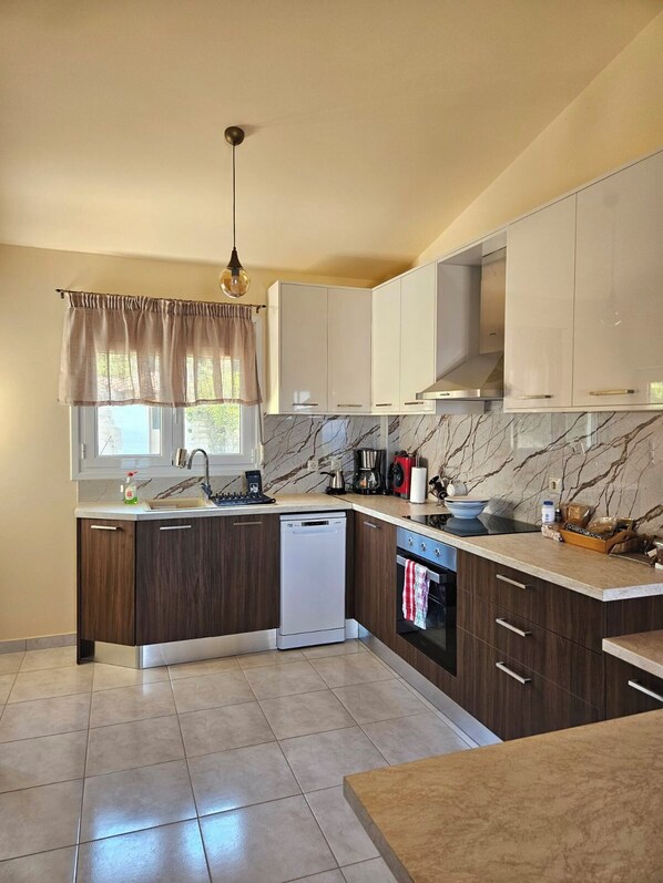 Fridge, oven, dishwasher, toaster