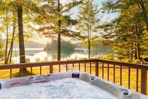 Outdoor spa tub - Hot Tub, Water Amenities, Lakeshore Cottage (Newaygo)
