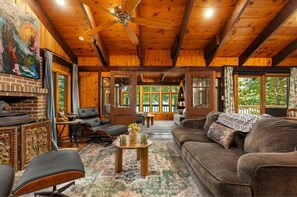 Smart TV, fireplace - Hot Tub, Water Amenities, Lakeshore Cottage (Newaygo)