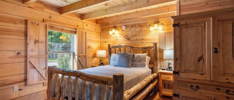 Cabaña, 1 cama de matrimonio con sofá cama, bañera de hidromasaje (Antlers Lodge) | 1 dormitorio, decoración individual, mobiliario individual