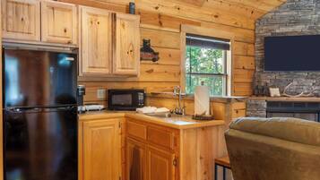 Cabin, 1 Queen Bed with Sofa bed, Hot Tub, Mountain View (Antlers Lodge) | Private kitchen | Fridge, microwave, coffee/tea maker
