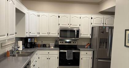 Charming 3 Bedroom House Just Minutes Away From Campus - Includes Parking Pass