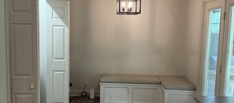 Charming 3 Bedroom House Just Minutes Away From Campus - Includes Parking Pass