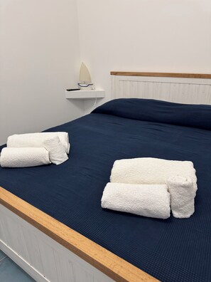 1 chambre, fer et planche à repasser, Wi-Fi, draps fournis