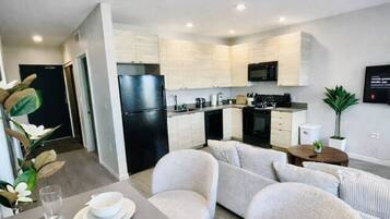 Coffee/tea maker, fridge, microwave, oven