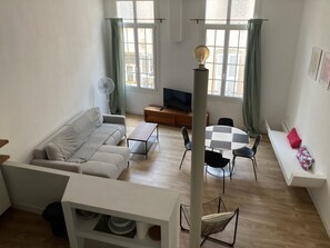 TV - Renovated apartment in the center of town (Aix-en-Provence)
