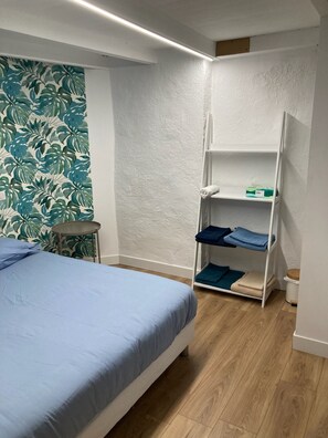 2 bedrooms, iron/ironing board, WiFi, bed sheets - Renovated apartment in the center of town (Aix-en-Provence)