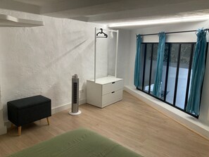 2 chambres, fer et planche à repasser, Wi-Fi, draps fournis