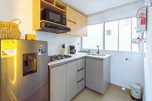 Appartamento Premium | Cucina privata | Lavastoviglie, pentole/stoviglie/utensili