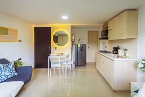 Monolocale Deluxe | Cucina privata | Lavastoviglie, pentole/stoviglie/utensili