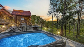 Cabin, 1 Queen Bed with Sofa bed, Hot Tub, Mountain View (Antlers Point) | Outdoor dining