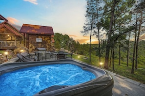 Cabin, 1 Queen Bed with Sofa bed, Hot Tub, Mountain View (Antlers Point) | Outdoor dining