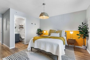 Condo, varias camas, patio, vista al jardín (Bigfoots' Bluff Retreat) | 3 habitaciones, decoración personalizada y muebles diferentes