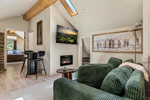 Smart TV, fireplace, offices, computer monitors